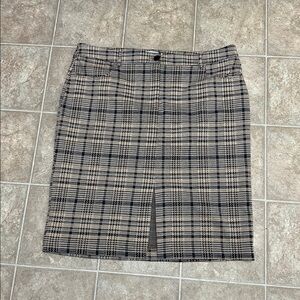 🧡2/20$ #95 Cleo SIZE 18 Textured Knit Skirt with neutral plaid